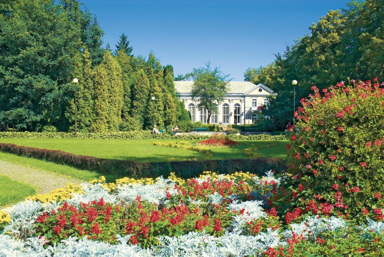 Edward Aparthotel Jelenia Gora Exterior photo