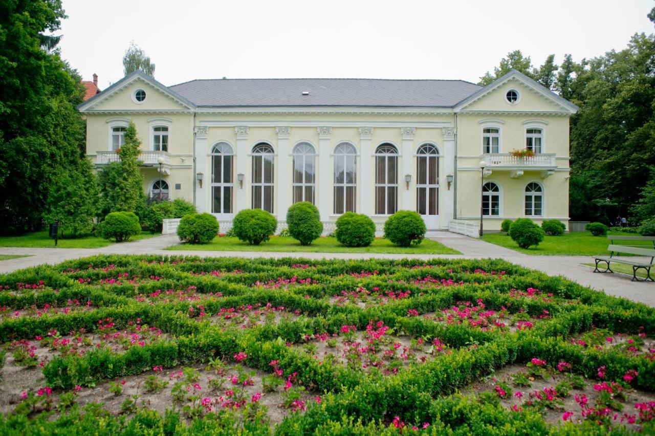 Edward Aparthotel Jelenia Gora Exterior photo