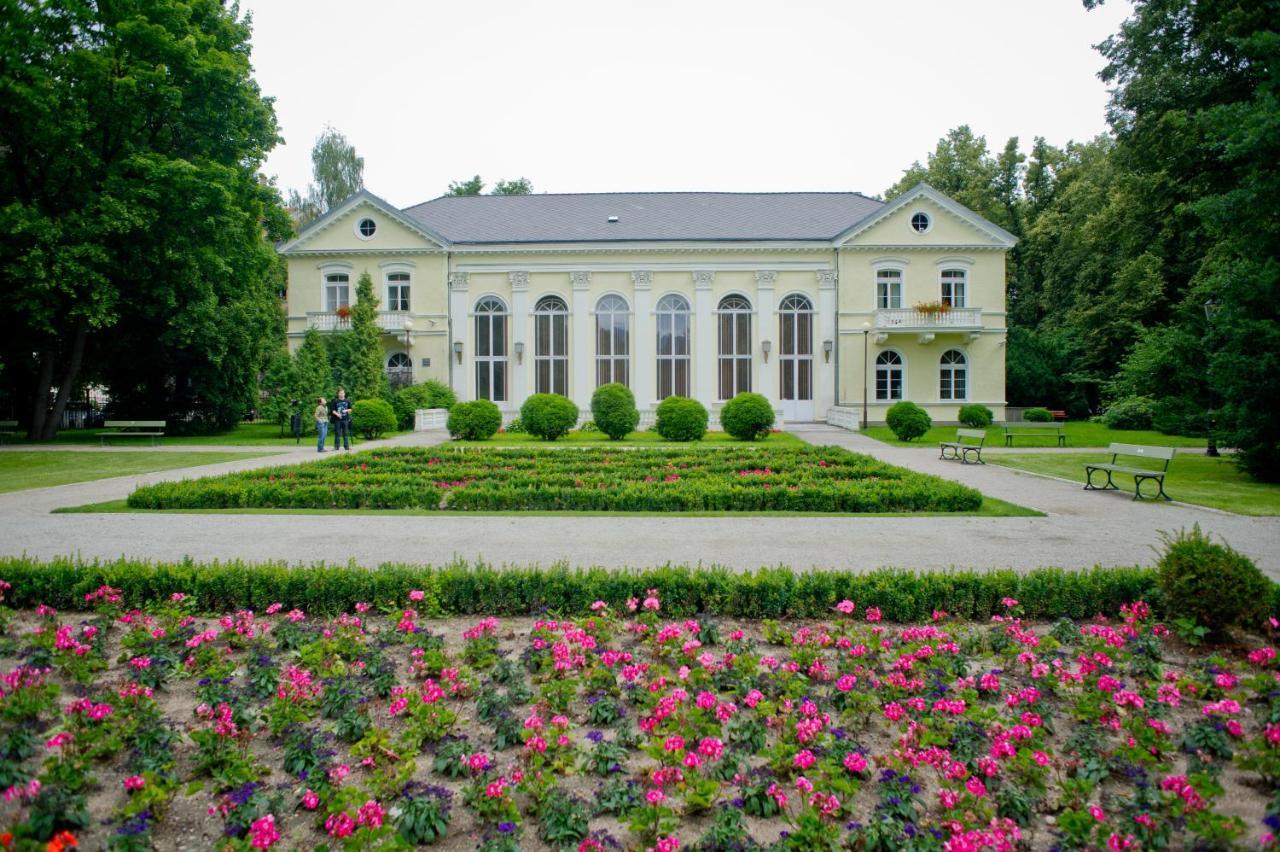 Edward Aparthotel Jelenia Gora Exterior photo