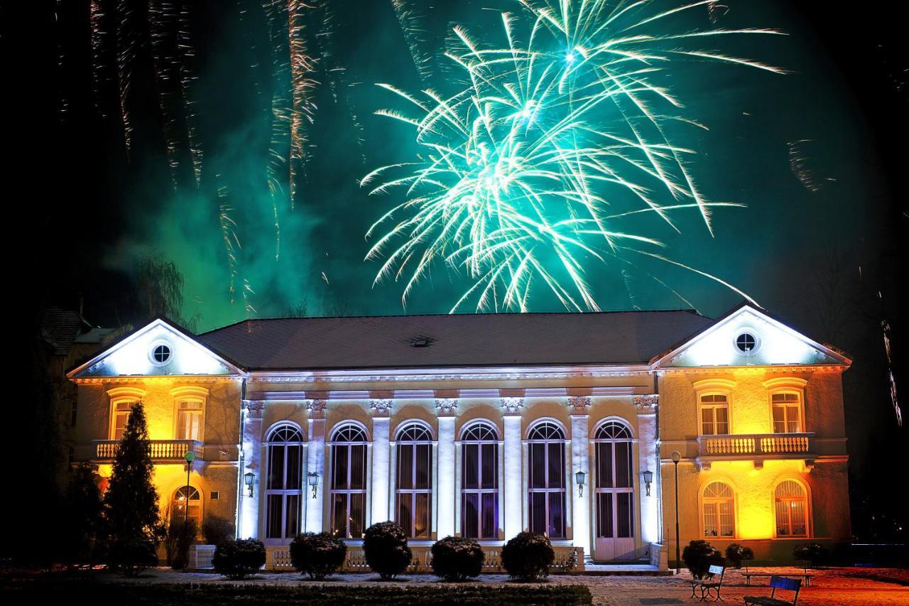 Edward Aparthotel Jelenia Gora Exterior photo